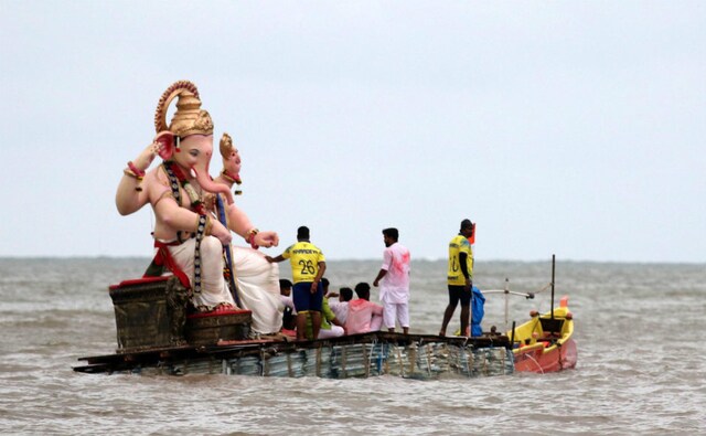 However, in a tragic incident, as many as 12 people drowned during immersion of Ganesh idols in Maharashtra on Thursday as the ten-day Hindu festival came to an end. Sachin Gokhale/Firstpost However, in a tragic incident, as many as 12 people drowned during immersion of Ganesh idols in Maharashtra on Thursday as the ten-day Hindu festival came to an end. Sachin Gokhale/Firstpost