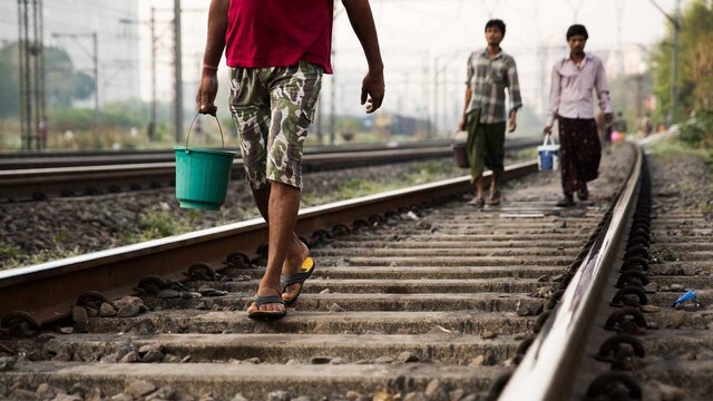 CSE questions sustainability of Swachh Bharat Mission's public toilet initiative CSE questions sustainability of Swachh Bharat Mission's public toilet initiative