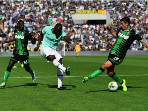 Serie A: Inter beat Sassuolo to keep pace with Juventus; Stefano Pioli's AC Milan debut ends in 2-2 draw against Lecce Serie A: Inter beat Sassuolo to keep pace with Juventus; Stefano Pioli's AC Milan debut ends in 2-2 draw against Lecce