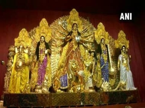 Kolkata pandal installs 50kg gold Durga idol; 250 workers took three months to make it, says puja committee member Kolkata pandal installs 50kg gold Durga idol; 250 workers took three months to make it, says puja committee member