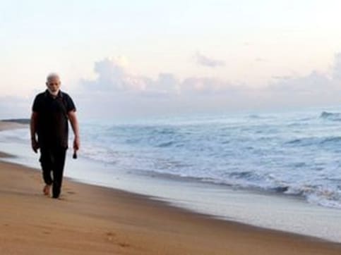 Narendra Modi plogs Kovalam Beach in Mamallapuram during morning walk, advises citizens to maintain cleanliness Narendra Modi plogs Kovalam Beach in Mamallapuram during morning walk, advises citizens to maintain cleanliness