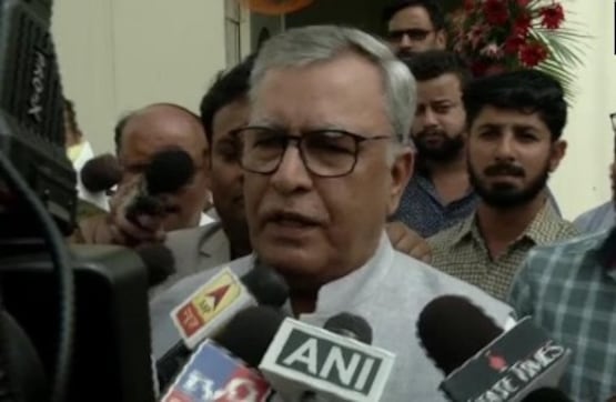 Kashmir's political leaders, in house arrest since Centre's Article 370 move, will be released 'one-by-one', but after analysis, says governor's advisor Kashmir's political leaders, in house arrest since Centre's Article 370 move, will be released 'one-by-one', but after analysis, says governor's advisor