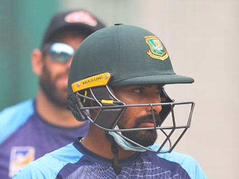 India vs Bangladesh: Liton Das trains wearing mask amidst pollution concerns ahead of first T20I in New Delhi India vs Bangladesh: Liton Das trains wearing mask amidst pollution concerns ahead of first T20I in New Delhi