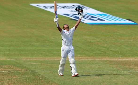 Mayank Agarwal, spinners headline India's performance on Day 2 of first Test against South Africa in Visakhapatnam Mayank Agarwal, spinners headline India's performance on Day 2 of first Test against South Africa in Visakhapatnam