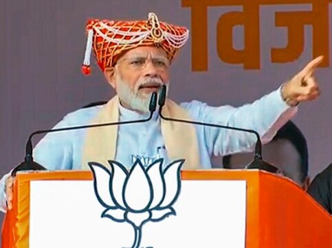Narendra Modi, barnstorming across Maharashtra. says BJP dared to abrogate Article 370; slams NCP, Congress for maligning Savarkar Narendra Modi, barnstorming across Maharashtra. says BJP dared to abrogate Article 370; slams NCP, Congress for maligning Savarkar