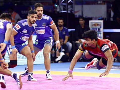 Pro Kabaddi 2019: Pawan Sehrawat scores record-breaking 39 points as Bengaluru Bulls seal playoff spot; U Mumba beat Patna Pirates Pro Kabaddi 2019: Pawan Sehrawat scores record-breaking 39 points as Bengaluru Bulls seal playoff spot; U Mumba beat Patna Pirates