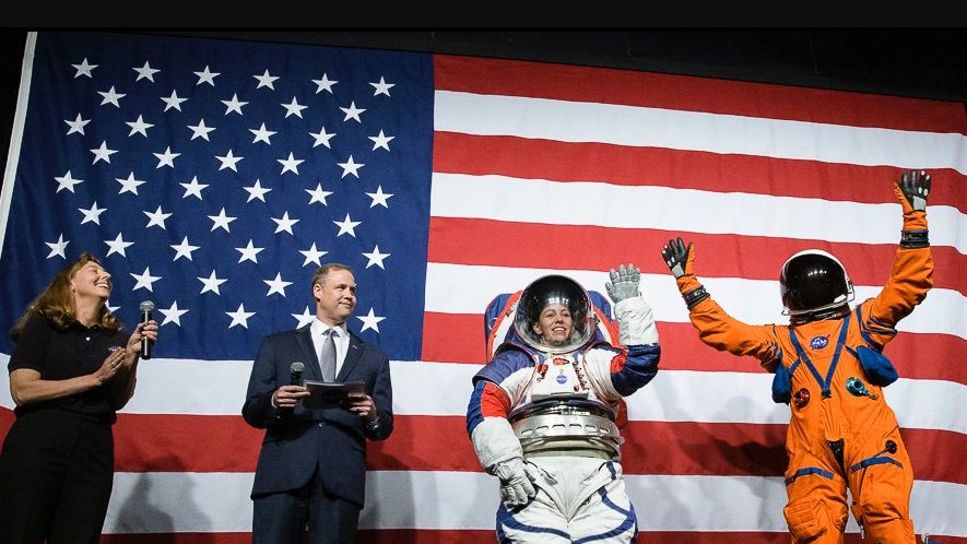 The two spacesuits that will be worn by astronauts during the Artemis mission, image credit: Twitter