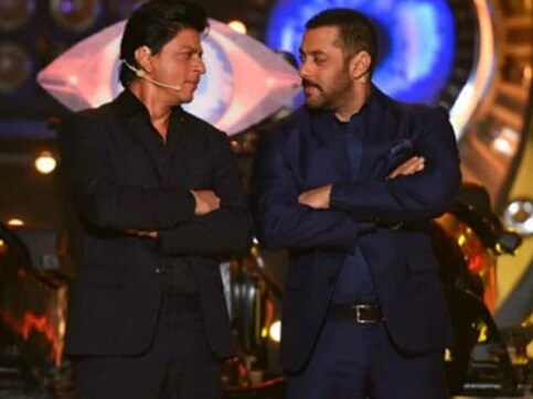 Salman Khan lauds Shah Rukh Khan for rescuing Aishwarya Rai's manager from fire at Diwali party, calls him 'Hero' Salman Khan lauds Shah Rukh Khan for rescuing Aishwarya Rai's manager from fire at Diwali party, calls him 'Hero'