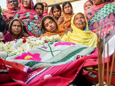Kulgam attack: Five labourers killed by terrorists in J&K laid to rest at their hometown in Murshidabad Kulgam attack: Five labourers killed by terrorists in J&K laid to rest at their hometown in Murshidabad