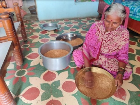 Maharashtra polls: In Wardha, farmers deadlocked by no loan waivers and no scope for fresh crop loans Maharashtra polls: In Wardha, farmers deadlocked by no loan waivers and no scope for fresh crop loans