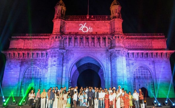 Amitabh Bachchan, Aishwarya Rai, Abhishek pay homage to victims of 26/11 on 11th anniversary at Gateway of India Amitabh Bachchan, Aishwarya Rai, Abhishek pay homage to victims of 26/11 on 11th anniversary at Gateway of India