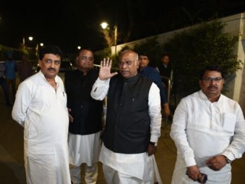 President's Rule in Maharashtra: A dithering, vacillating Congress blew up a chance and handed initiative back to the BJP President's Rule in Maharashtra: A dithering, vacillating Congress blew up a chance and handed initiative back to the BJP