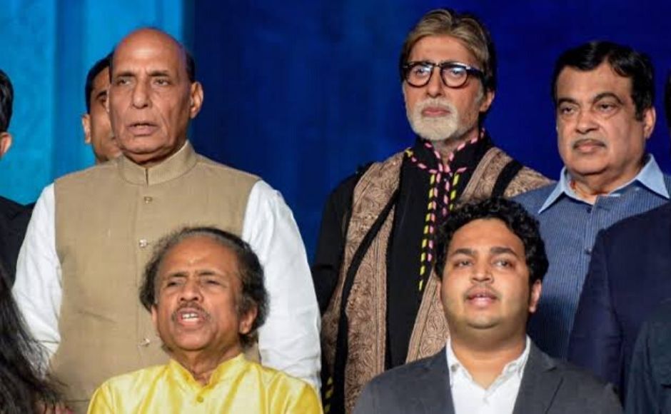 Defence Minister Rajnath Singh, Amitabh Bachchan and Union Minister Nitin Gadkari at the remembrance ceremony. Image courtesy Press Trust of India Defence Minister Rajnath Singh, Amitabh Bachchan and Union Minister Nitin Gadkari at the remembrance ceremony. Image courtesy Press Trust of India