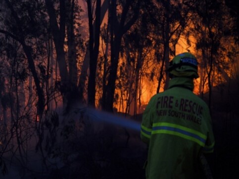 Australian bushfires: Firefighters rush to prepare for 'bad, if not worse' conditions in coming days after blaze kills three, razes more than 150 houses Australian bushfires: Firefighters rush to prepare for 'bad, if not worse' conditions in coming days after blaze kills three, razes more than 150 houses
