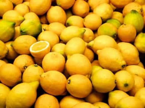 Lemon juice can boost immunity, aid weight loss, improve digestion and clear up the skin Lemon juice can boost immunity, aid weight loss, improve digestion and clear up the skin