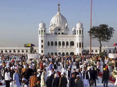 Kartarpur corridor inauguration: Narendra Modi flags off first batch of pilgrims to Pakistan's Darbar Sahib, thanks Imran Khan Kartarpur corridor inauguration: Narendra Modi flags off first batch of pilgrims to Pakistan's Darbar Sahib, thanks Imran Khan