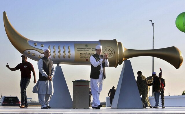 Pakistan prime minister Imran Khan inaugurated the corridor by removing a curtain that was lifted by hot air balloons in the presence of thousands of Sikhs from across the world including India. A huge <em>kirpan</em> was displayed at the inauguration site. AP Pakistan prime minister Imran Khan inaugurated the corridor by removing a curtain that was lifted by hot air balloons in the presence of thousands of Sikhs from across the world including India. A huge <em>kirpan</em> was displayed at the inauguration site. AP