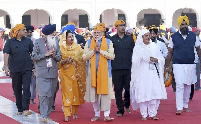 Prime Minister Narendra Modi paid obeisance at Gurdwara Sri Ber Sahib in Sultanpur Lodhi, Punjab before flagging off the first batch of pilgrims headed to Gurudwara Darbar Saheb via the Kartarpur Corridor. He was accompanied by Union minister Harsimrat Kaur Badal and others. PTI Prime Minister Narendra Modi paid obeisance at Gurdwara Sri Ber Sahib in Sultanpur Lodhi, Punjab before flagging off the first batch of pilgrims headed to Gurudwara Darbar Saheb via the Kartarpur Corridor. He was accompanied by Union minister Harsimrat Kaur Badal and others. PTI