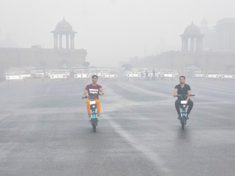 With AQI of 283, air quality in Delhi improves from very poor to poor; share of stubble burning in pollution level drops to 8 percent