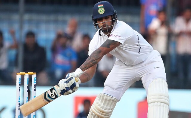 Jadeja and Umesh Yadav, who ended the day at the crease, then added a quick 39 off 19 balls to take India to 493/6 at stumps. AP Jadeja and Umesh Yadav, who ended the day at the crease, then added a quick 39 off 19 balls to take India to 493/6 at stumps. AP