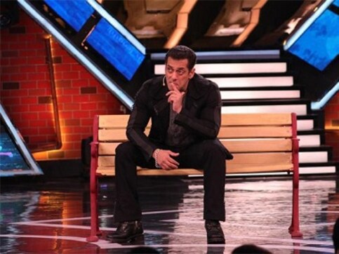 Bigg Boss 13 Day 50 highlights: Salman Khan schools Sidharth Shukla and Asim Riaz; Khesari Lal Yadav faces eviction Bigg Boss 13 Day 50 highlights: Salman Khan schools Sidharth Shukla and Asim Riaz; Khesari Lal Yadav faces eviction