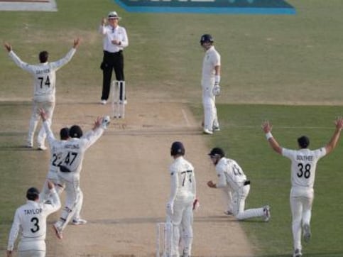 New Zealand vs England: BJ Watling, Mitchell Santner put up dominant display to leave visitors on shaky ground in first Test New Zealand vs England: BJ Watling, Mitchell Santner put up dominant display to leave visitors on shaky ground in first Test