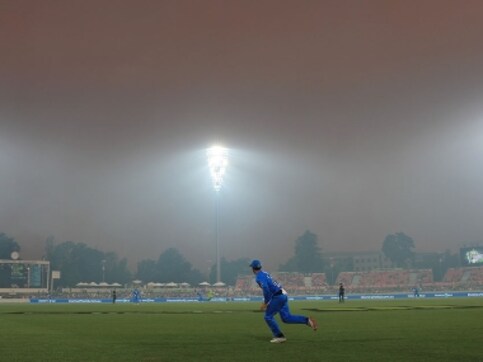 Big Bash League: Match called off due to 'dangerous and unreasonable playing conditions' caused by bushfire smoke in Canberra Big Bash League: Match called off due to 'dangerous and unreasonable playing conditions' caused by bushfire smoke in Canberra