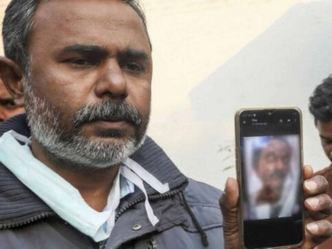 Delhi Anaj Mandi fire: For many, search for loved ones ends at morgue, others still nursing hope; 14-yr-old among missing Delhi Anaj Mandi fire: For many, search for loved ones ends at morgue, others still nursing hope; 14-yr-old among missing