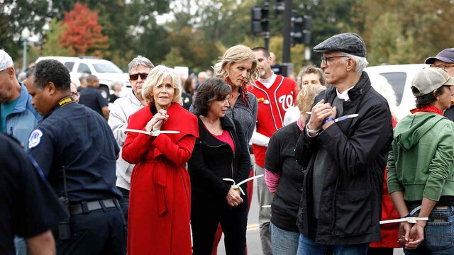 Actors Jane Fonda and Ted Danson were among 32 climate change protesters arrested in Washington, DC in which they demanded immediate action for the Green New Deal, clean renewable energy by 2030, and no new exploration or drilling for fossil fuels. Image: John Lamparski/Getty Actors Jane Fonda and Ted Danson were among 32 climate change protesters arrested in Washington, DC in which they demanded immediate action for the Green New Deal, clean renewable energy by 2030, and no new exploration or drilling for fossil fuels. Image: John Lamparski/Getty