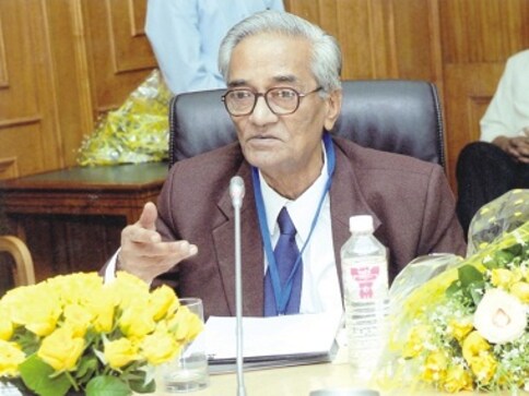 Urdu satirist Mujtaba Hussain on returning his Padma Shri: Our democracy has been reduced to a joke Urdu satirist Mujtaba Hussain on returning his Padma Shri: Our democracy has been reduced to a joke