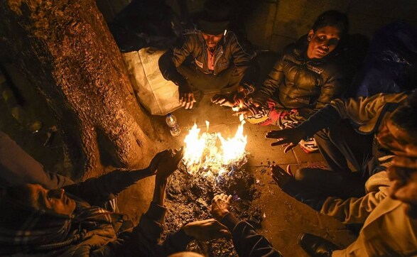 Cold wave grips north India; flights, trains delayed in Delhi, parts of Rajasthan, Jammu and Kashmir witness sub-zero temperatures Cold wave grips north India; flights, trains delayed in Delhi, parts of Rajasthan, Jammu and Kashmir witness sub-zero temperatures