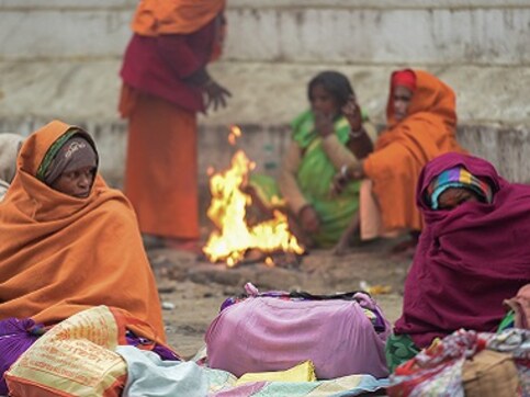 Cold wave grips North India: Frosty Christmas for Delhi, Punjab, Haryana, Jammu and Kashmir as temperature dips below 6° Cold wave grips North India: Frosty Christmas for Delhi, Punjab, Haryana, Jammu and Kashmir as temperature dips below 6°