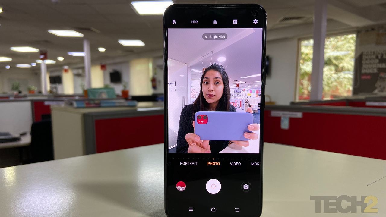 Vivo V17 comes with 32 MP front camera.