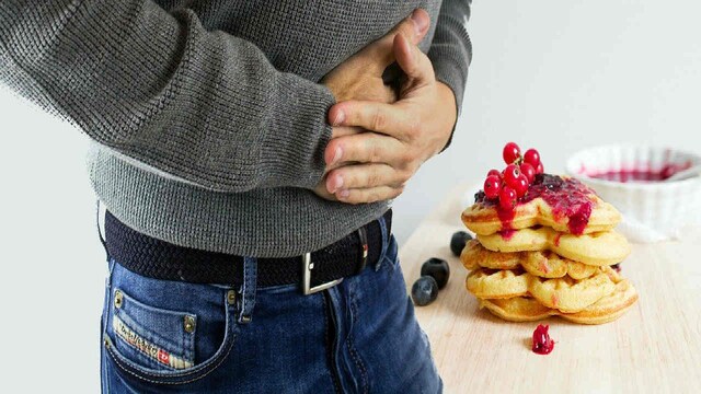 How consumption of stale food may lead to foodborne illness caused by bacteria, viruses, parasites How consumption of stale food may lead to foodborne illness caused by bacteria, viruses, parasites