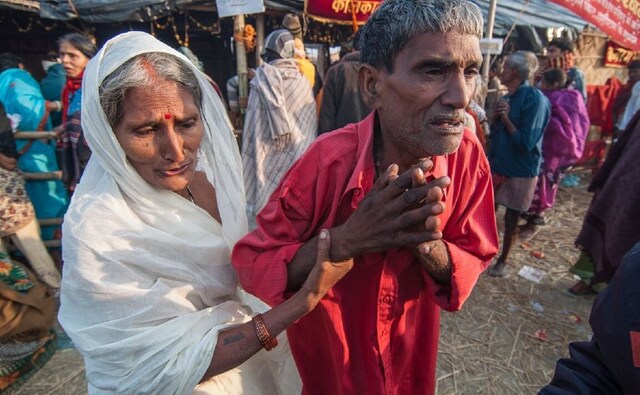 An elderly couple from Jharkhand pleads with volunteers to help them find their relatives. At the shelter, people with mobile phones are a source of help. "Can you call my family?" is a constant plea. An elderly couple from Jharkhand pleads with volunteers to help them find their relatives. At the shelter, people with mobile phones are a source of help. "Can you call my family?" is a constant plea.