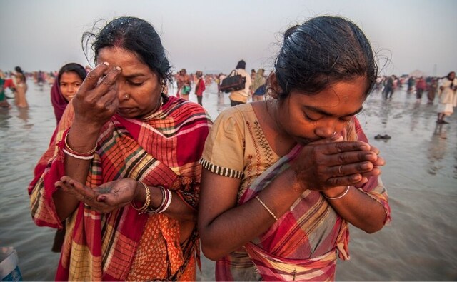 Devotees pay their respects to the rising sun. Devotees pay their respects to the rising sun.