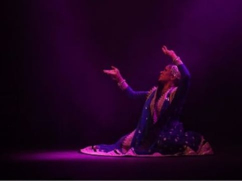 Noted artiste Manjari Chaturvedi's recital in Lucknow allegedly suspended due to a qawwali performance Noted artiste Manjari Chaturvedi's recital in Lucknow allegedly suspended due to a qawwali performance