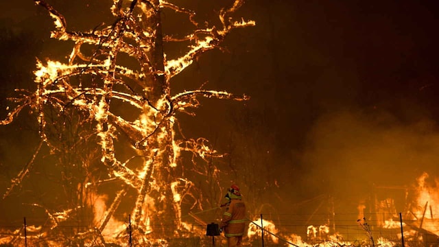 Health warning in Melbourne, air quality down to 'hazardous' due to Australia's bushfires Health warning in Melbourne, air quality down to 'hazardous' due to Australia's bushfires