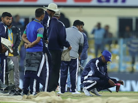India vs Sri Lanka: 'Ground staff using life hacks on pitch', Twitter reacts to hair dryer, steam iron being used to dry Guwahati pitch India vs Sri Lanka: 'Ground staff using life hacks on pitch', Twitter reacts to hair dryer, steam iron being used to dry Guwahati pitch