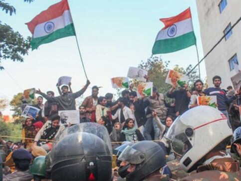 Anurag Kashyap, Mahesh Bhatt, Vishal Bhardwaj condemn arrests of students, activists protesting CAA amid coronavirus pandemic Anurag Kashyap, Mahesh Bhatt, Vishal Bhardwaj condemn arrests of students, activists protesting CAA amid coronavirus pandemic