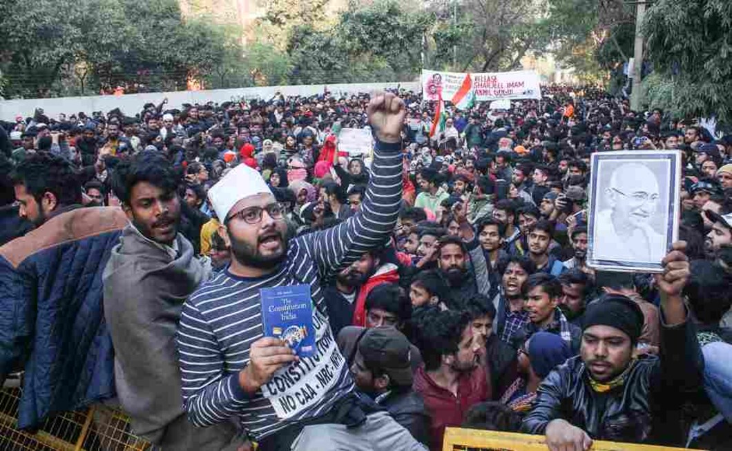Some of the protesters were also seen carrying a copy of the Constitution of India in their hands. Mohammad Meharban Some of the protesters were also seen carrying a copy of the Constitution of India in their hands. Mohammad Meharban