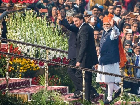Republic Day Parade 2020: India shows off military prowess, cultural diversity; Chinook, Apache choppers, women stunt bikers and more Republic Day Parade 2020: India shows off military prowess, cultural diversity; Chinook, Apache choppers, women stunt bikers and more