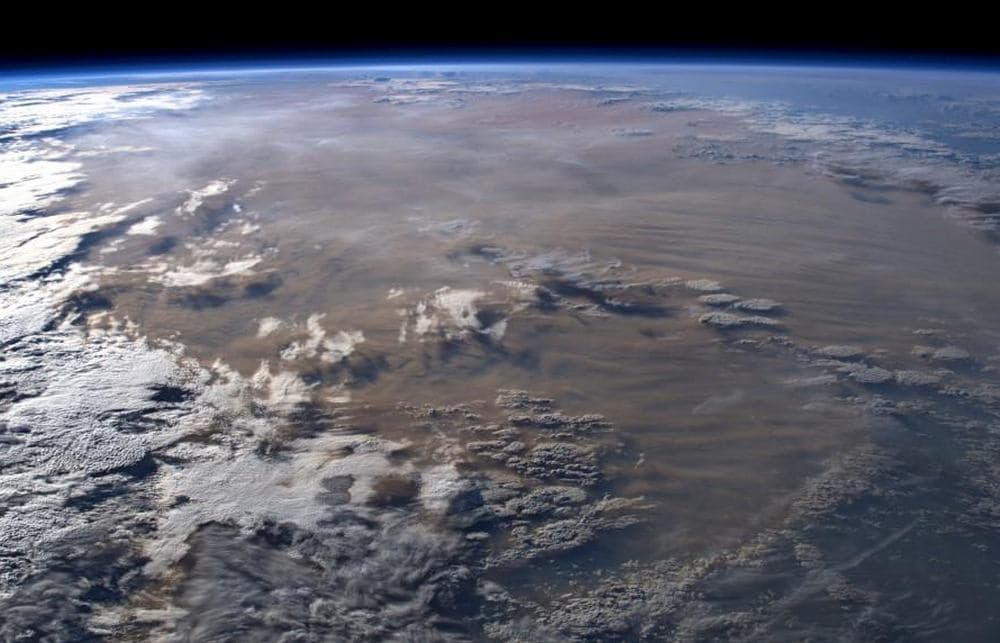 A cloud of ash above Australia, as seen from the ISS in space, Image credit: Twitter/ Luca Parmitano
