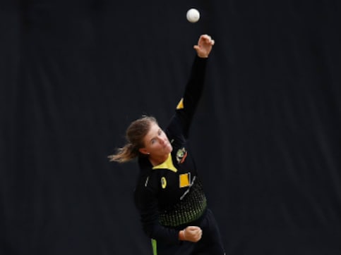 Women's T20 tri-series 2020: Jess Jonassen's five-for helps Australia clinch title with 11-run win against India Women's T20 tri-series 2020: Jess Jonassen's five-for helps Australia clinch title with 11-run win against India