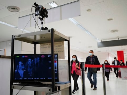 Philippines reports first coronavirus death outside China; 44-yr-old from Wuhan infected before landing in Manila, say officials Philippines reports first coronavirus death outside China; 44-yr-old from Wuhan infected before landing in Manila, say officials