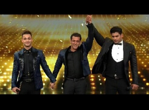Bigg Boss 13 finale highlights: Sidharth Shukla, Asim Riaz present dramatic dance performances; Rohit Shetty hosts final task Bigg Boss 13 finale highlights: Sidharth Shukla, Asim Riaz present dramatic dance performances; Rohit Shetty hosts final task