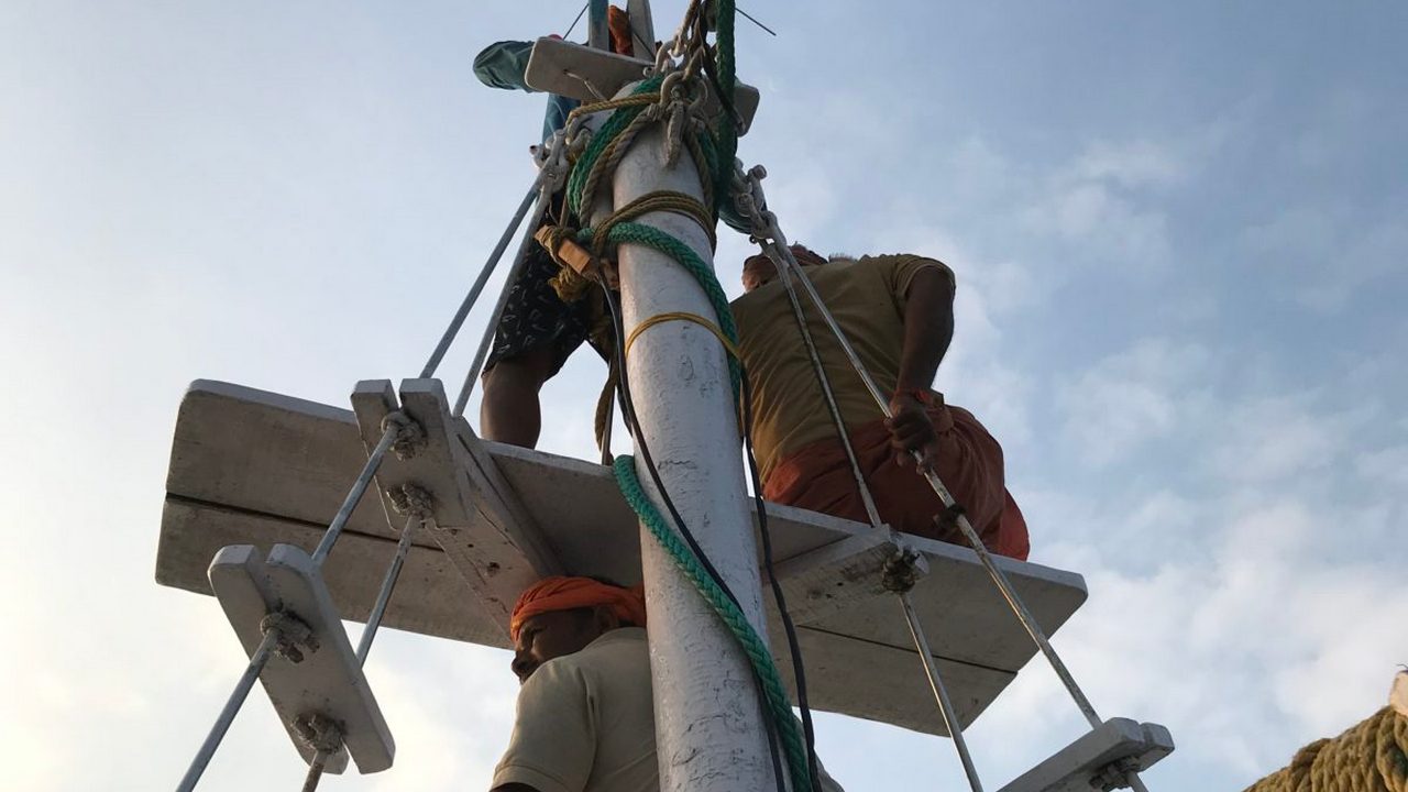 Eyes peeled for Indian oil sardine on the crow’s nest in a purse seiner. Photo by Supriya Vohra.