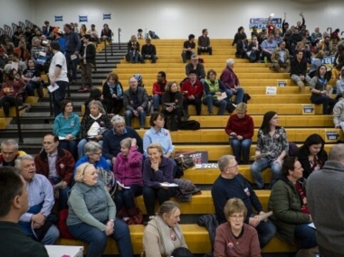 Delays mar Iowa caucuses as Democrats begin nomination process ahead of US presidential primaries Delays mar Iowa caucuses as Democrats begin nomination process ahead of US presidential primaries