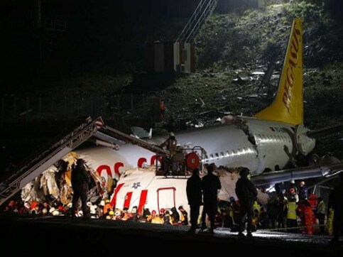 Three killed, 179 injured after plane with 183 on board skids off runway at Istanbul airport, breaks into pieces Three killed, 179 injured after plane with 183 on board skids off runway at Istanbul airport, breaks into pieces