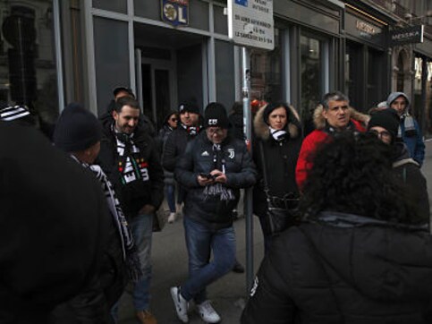 Champions League: Juventus' travelling fans mingle calmly in Lyon even as coronavirus fears dampen spirits Champions League: Juventus' travelling fans mingle calmly in Lyon even as coronavirus fears dampen spirits